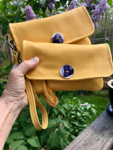 Load image into Gallery viewer, Deerskin Wristlet Wallet with Wampum